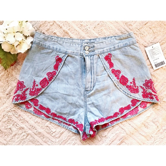 BDG High Waist Tulip Shorts - Picture 2 of 8